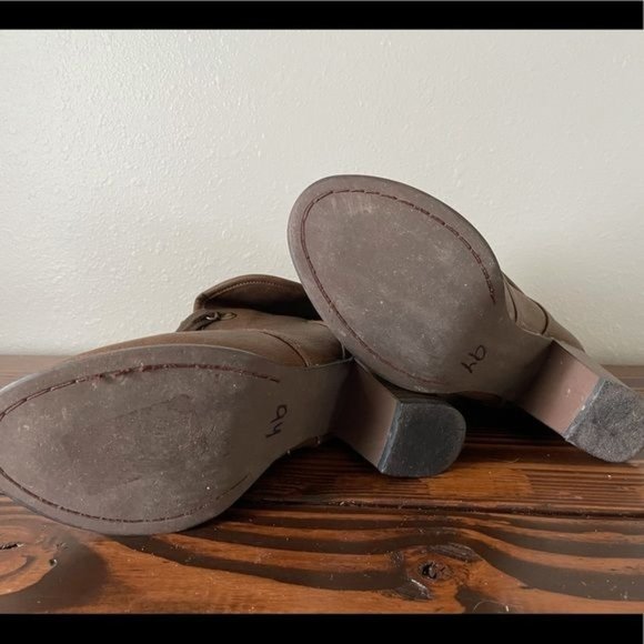 Bethany M🖤ta (Mota) Bootie Heel Lace Up w/ Sherpa Style Detail, size 10 - Picture 10 of 13